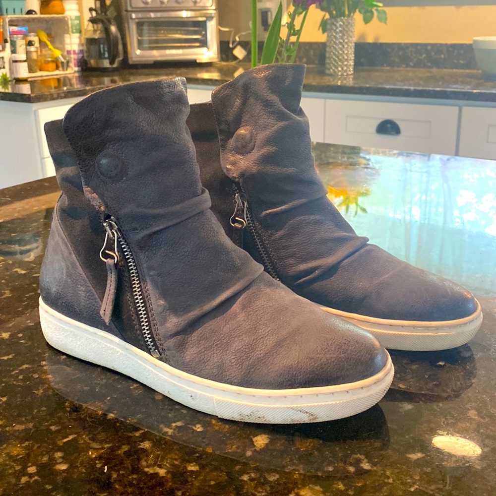 Miz Mooz blue/gray leather booties. Sz 39